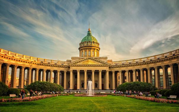 st_petersburg_russia_architecture_meadow_fountain_square